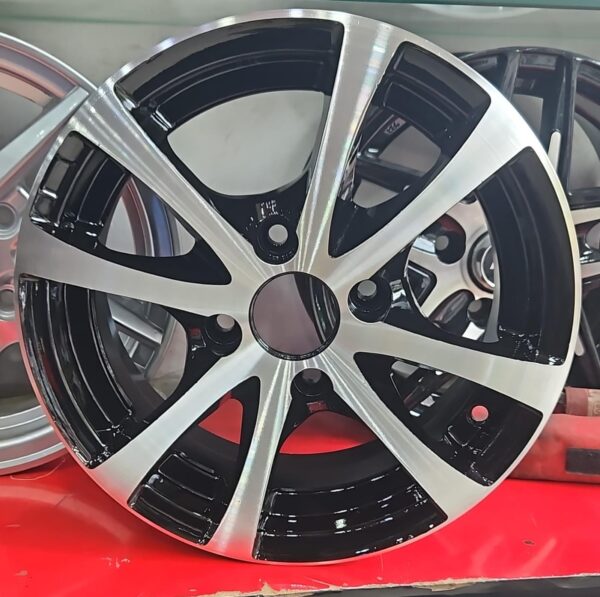 Size 13 / 4nut 100 PCD