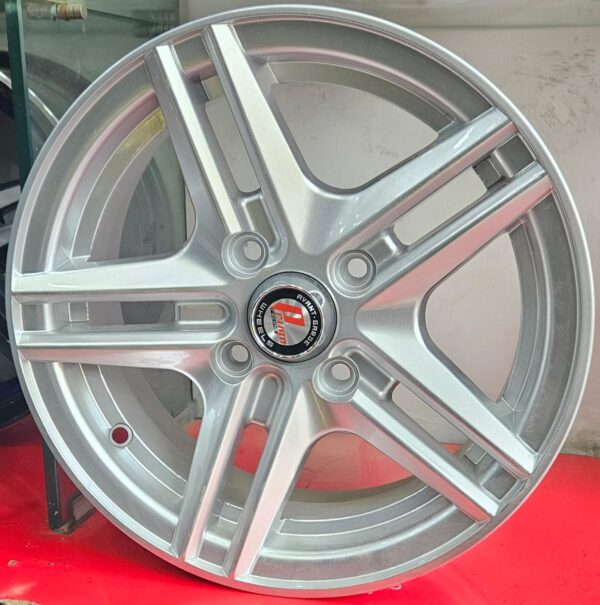 Size 13 / 4nut 100 PCD