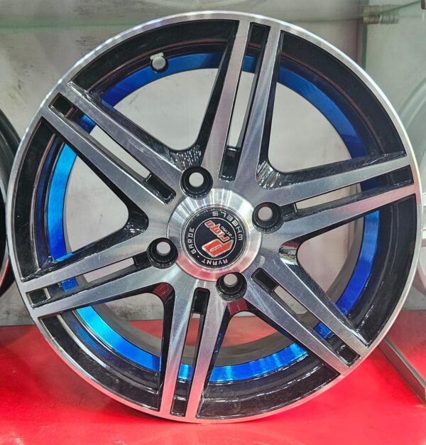Size 13 / 4nut 100 PCD
