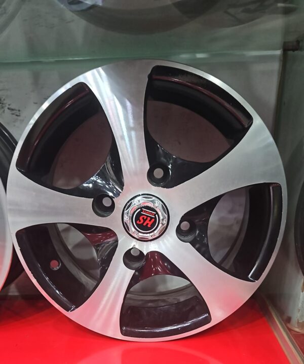 Size 13 / 4nut 114 PCD