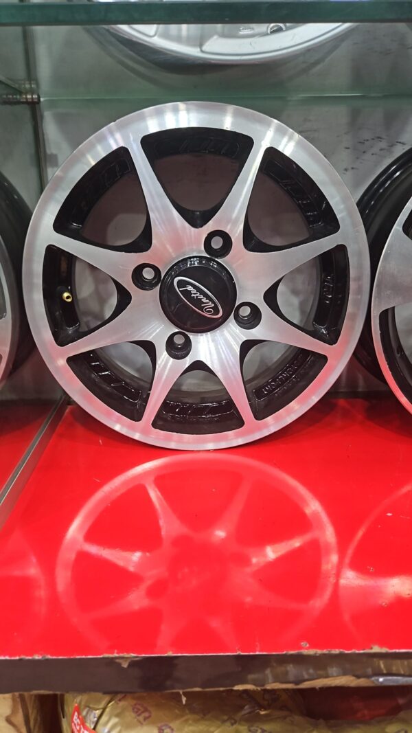 Size 13 / 4nut 114 PCD
